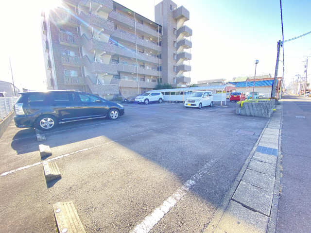 駐車場　建物北側